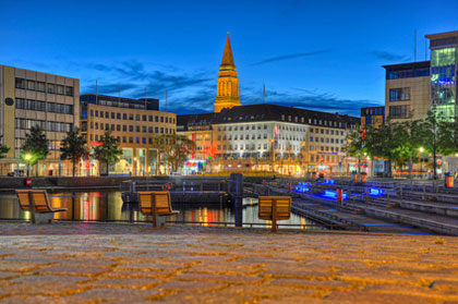 Bild des Bootshafens von Kiel bei Nacht